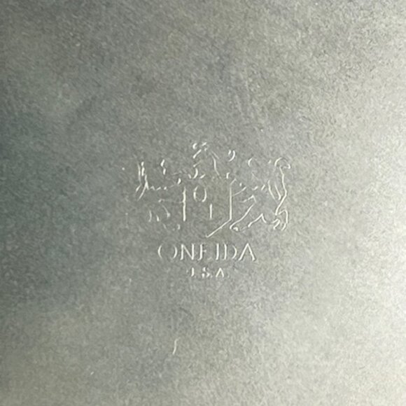 8 Vintage Oneida Silversmiths 6"  Silver Plated Dessert, tea plate # 06-804-6160 - Picture 2 of 6